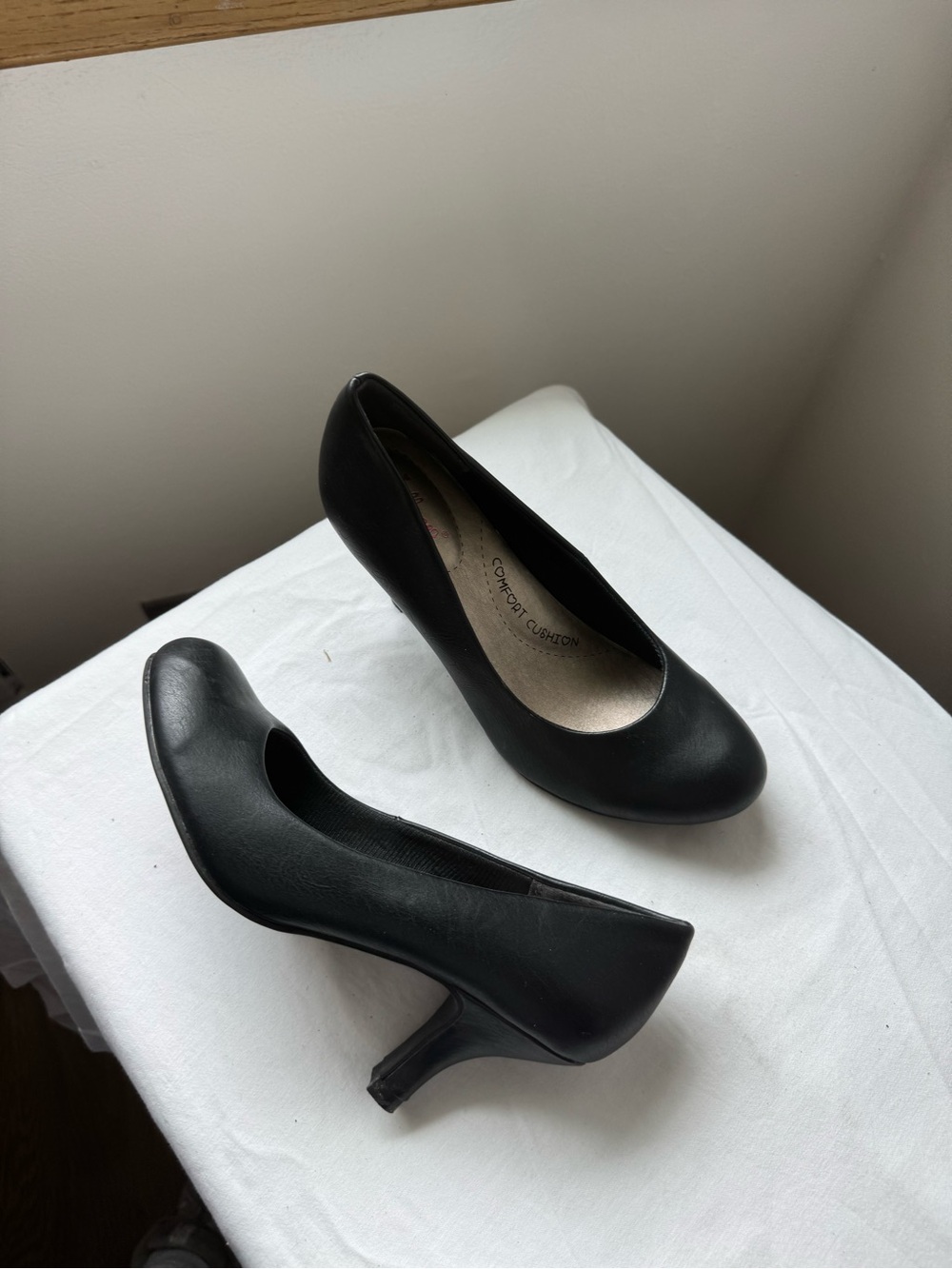 Y2K Retro JellyPop Black Comfort Cushion Kitten Heel Pumps Size 7